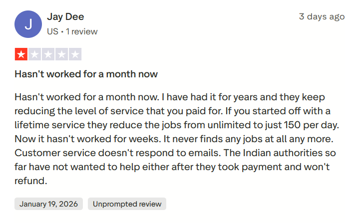 Avis LazyApply 1 étoile de Jay Dee des Etats-Unis, qui se plaint qu'un plan à vie était plafonné à 150 candidatures par jour et que le service a cessé de trouver des emplois et n'a plus répondu.