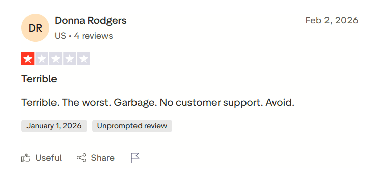 Recensione di Trustpilot che critica ApplyBlast per la scarsa assistenza clienti e l'esperienza complessivamente negativa.